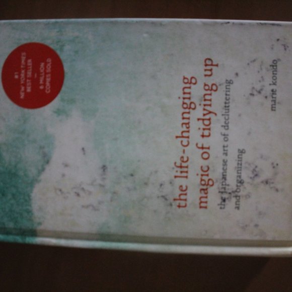 Marie Kondo - Life Changing Magic of Tidying Up - Picture 2 of 3